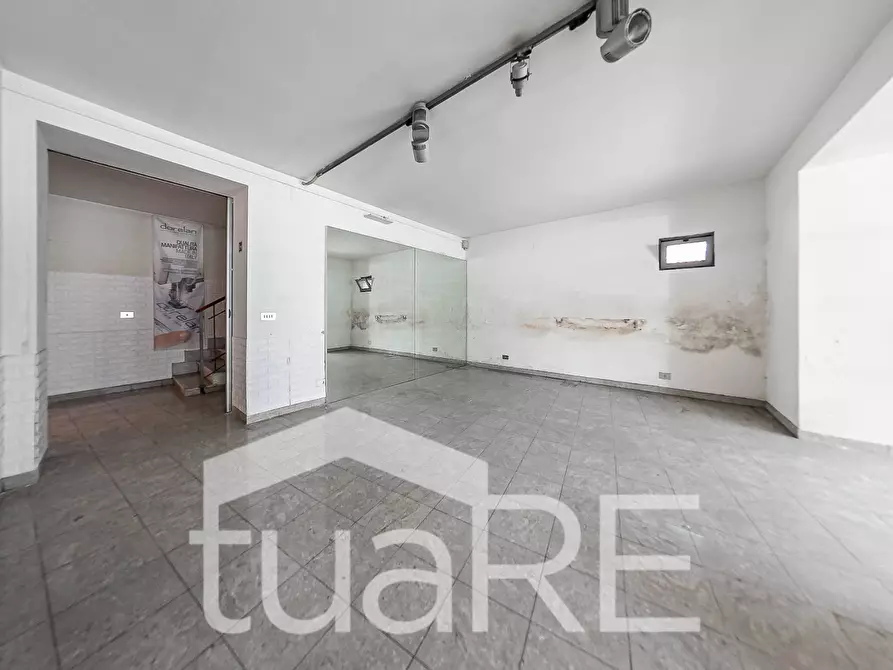 Immagine 14 di Palazzo in vendita  in Corso Di Francia a Roma