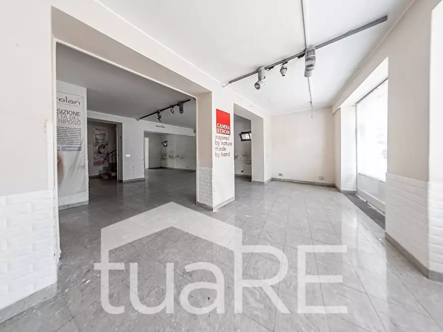 Immagine 15 di Palazzo in vendita  in Corso Di Francia a Roma