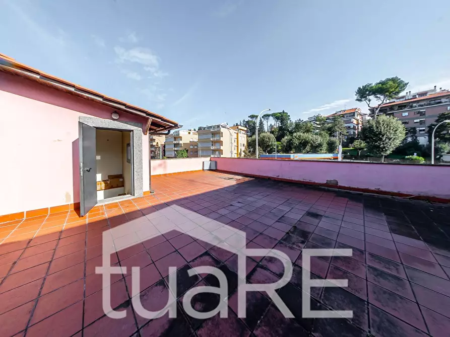 Immagine 19 di Palazzo in vendita  in Corso Di Francia a Roma