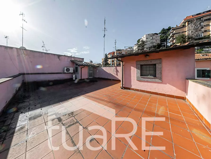 Immagine 20 di Palazzo in vendita  in Corso Di Francia a Roma