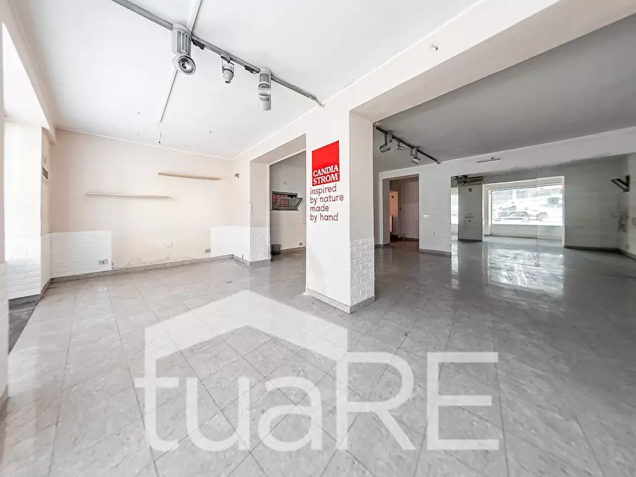 Immagine 24 di Palazzo in vendita  in Corso Di Francia a Roma