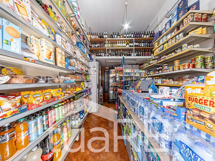 Immagine 2 di Negozio in vendita  in Via Labicana a Roma