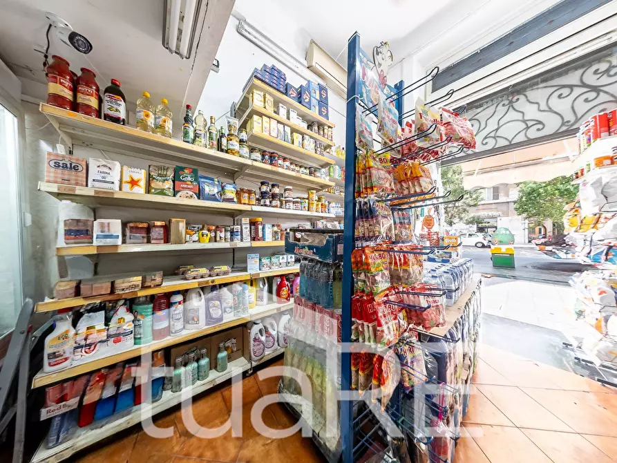 Immagine 3 di Negozio in vendita  in Via Labicana a Roma