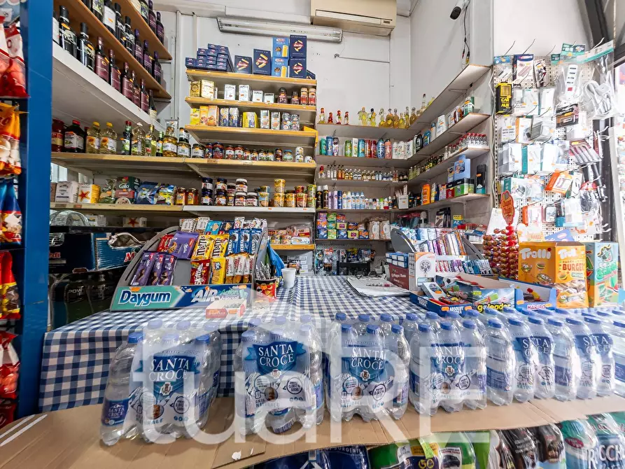 Immagine 11 di Negozio in vendita  in Via Labicana a Roma