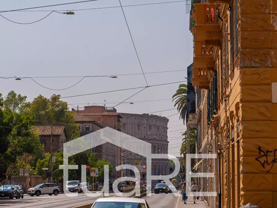 Immagine 16 di Negozio in vendita  in Via Labicana a Roma