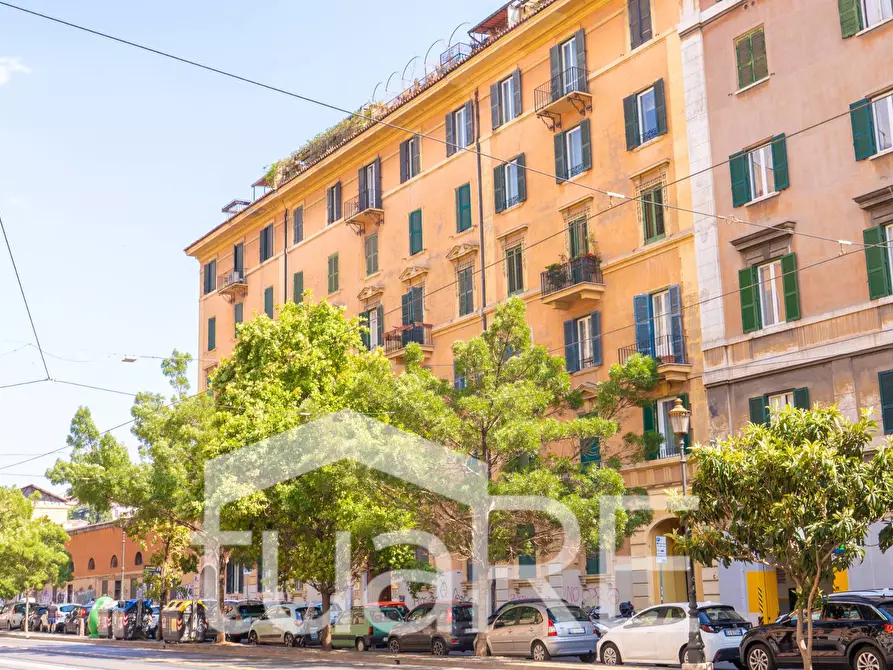 Immagine 17 di Negozio in vendita  in Via Labicana a Roma