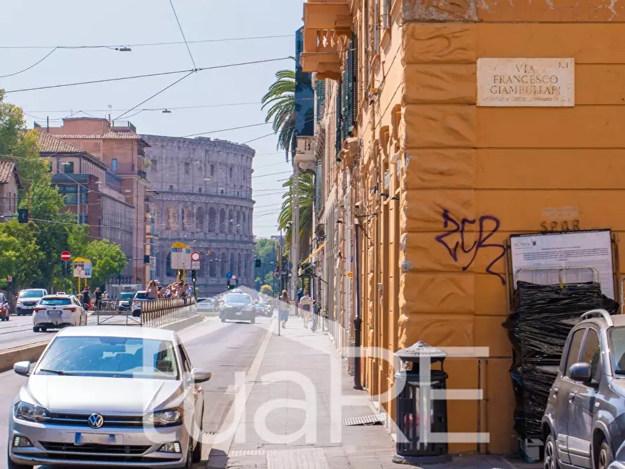 Immagine 19 di Negozio in vendita  in Via Labicana a Roma