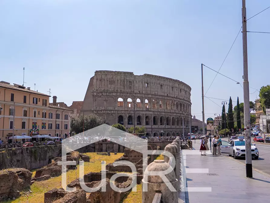 Immagine 20 di Negozio in vendita  in Via Labicana a Roma