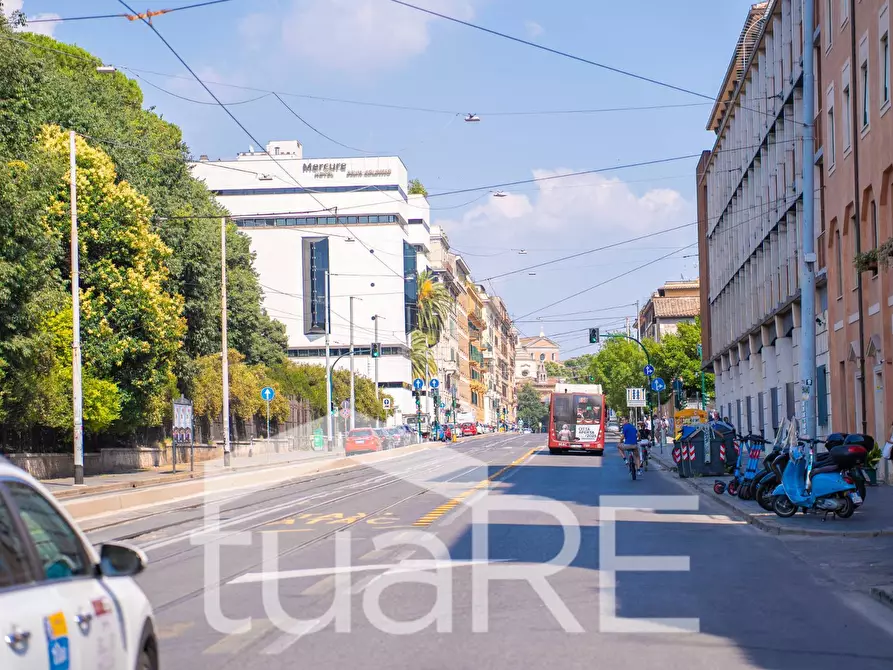 Immagine 21 di Negozio in vendita  in Via Labicana a Roma