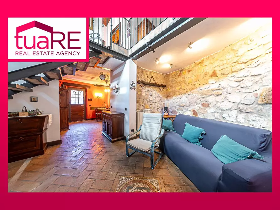 Immagine 1 di Villa in vendita  in Via Dei Fabi a Roma