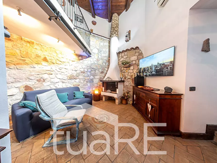 Immagine 3 di Villa in vendita  in Via Dei Fabi a Roma