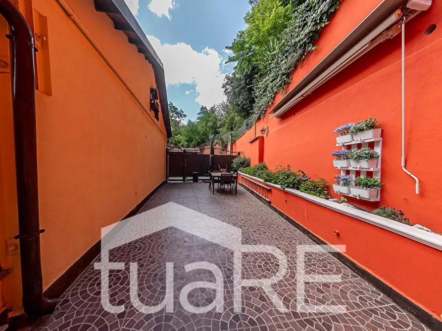 Immagine 10 di Villa in vendita  in Via Dei Fabi a Roma