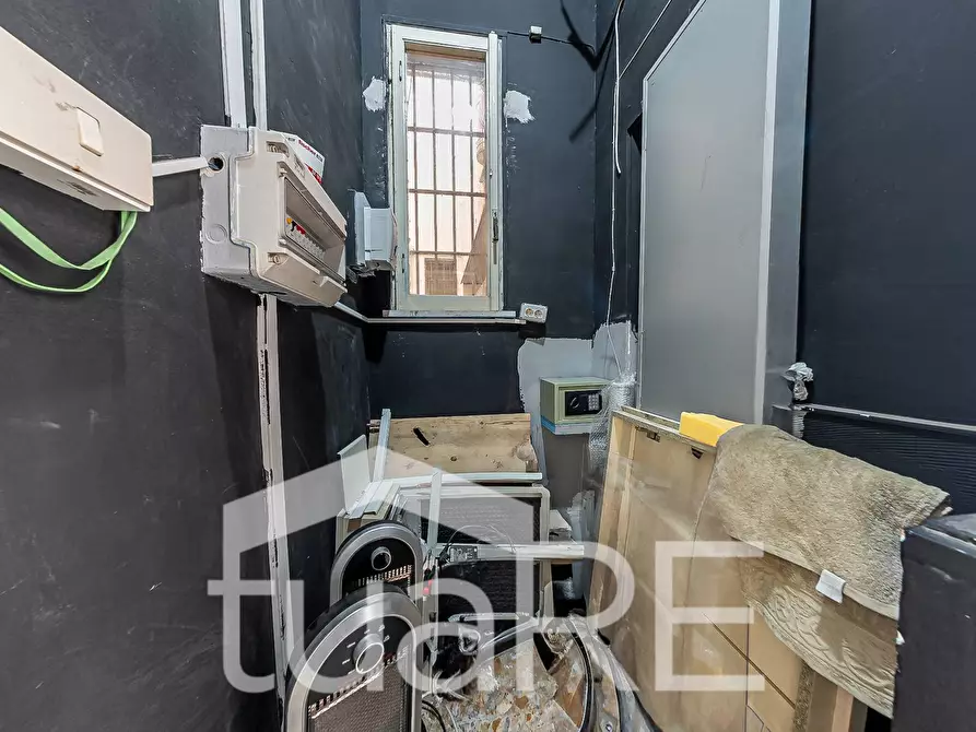 Immagine 5 di Negozio in vendita  in Via Carlo Francesco Bellingeri a Roma