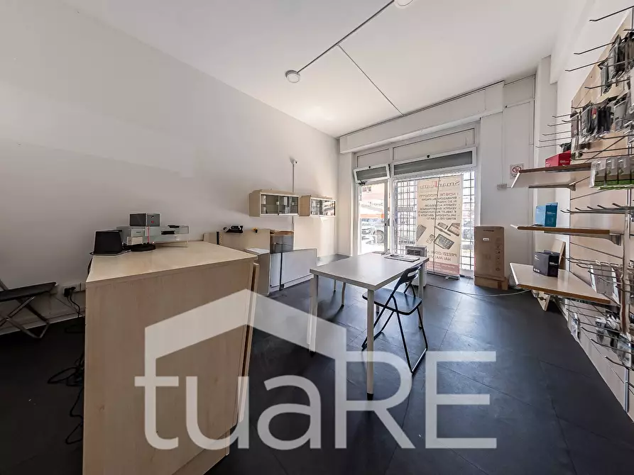 Immagine 7 di Negozio in vendita  in Via Carlo Francesco Bellingeri a Roma