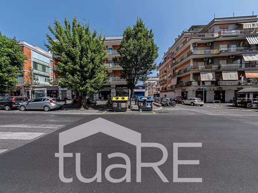 Immagine 21 di Negozio in vendita  in Via Carlo Francesco Bellingeri a Roma