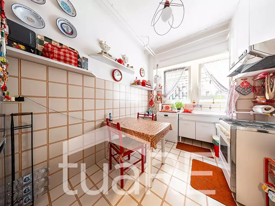Immagine 4 di Appartamento in vendita  in Via Cesare Majoli a Roma