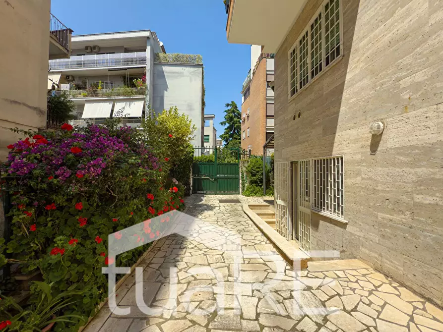 Immagine 8 di Appartamento in vendita  in Via Cesare Majoli a Roma