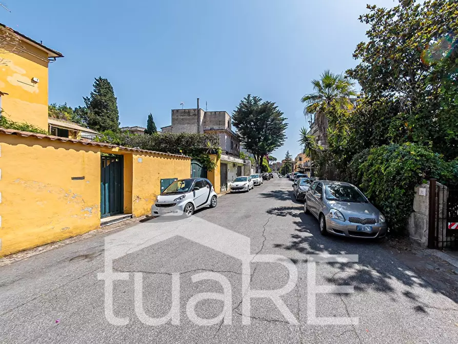 Immagine 2 di Magazzino in vendita  in Via Della Tenuta Di Sant'agata a Roma