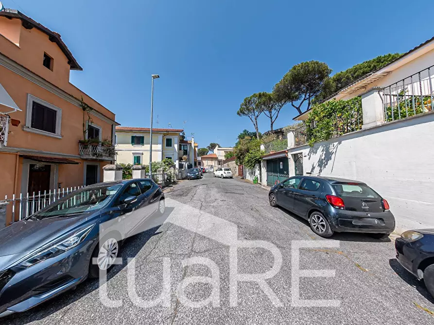 Immagine 3 di Magazzino in vendita  in Via Della Tenuta Di Sant'agata a Roma