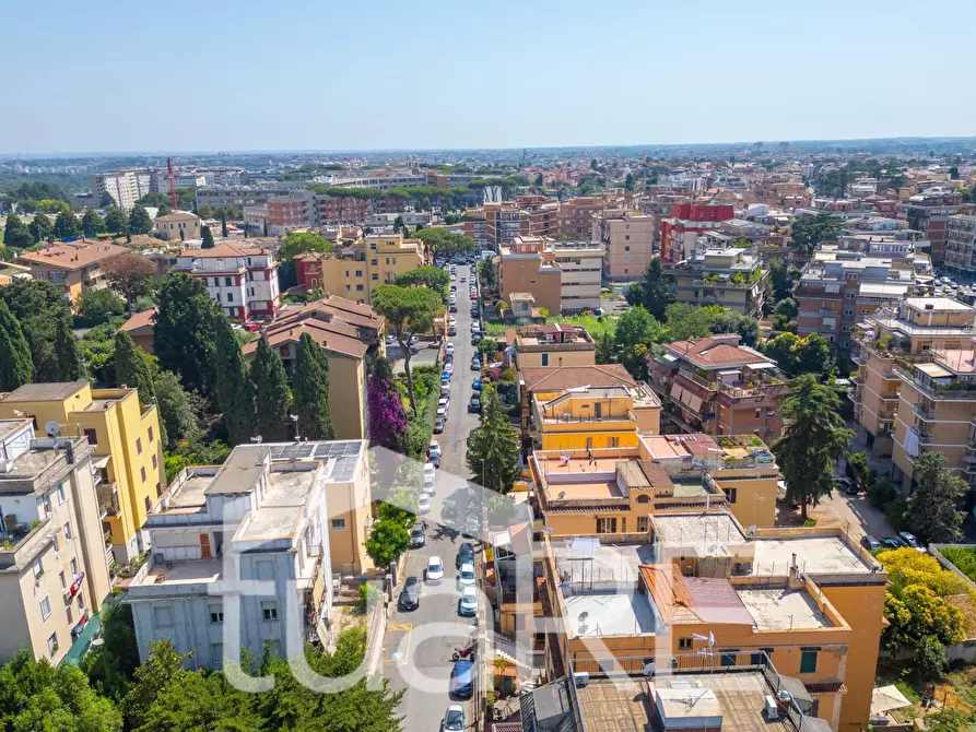 Immagine 9 di Magazzino in vendita  in Via Della Tenuta Di Sant'agata a Roma