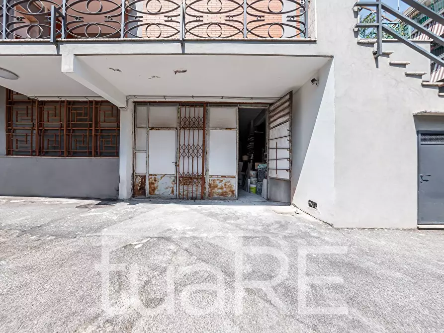 Immagine 4 di Negozio in vendita  in Via Degli Archinto a Roma