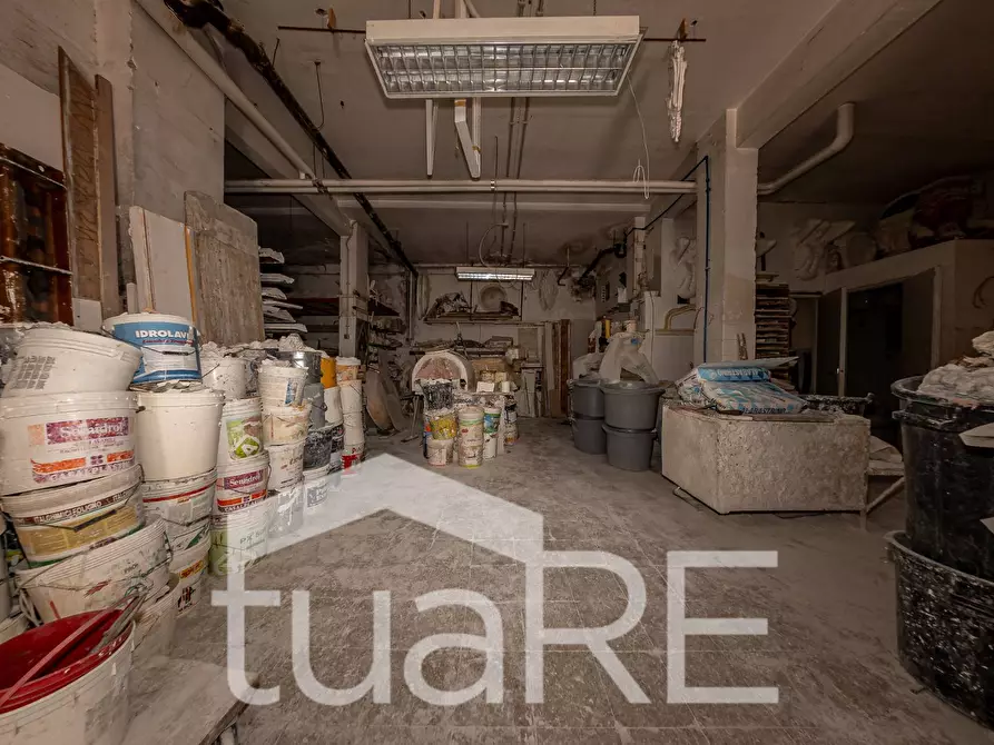 Immagine 8 di Negozio in vendita  in Via Degli Archinto a Roma