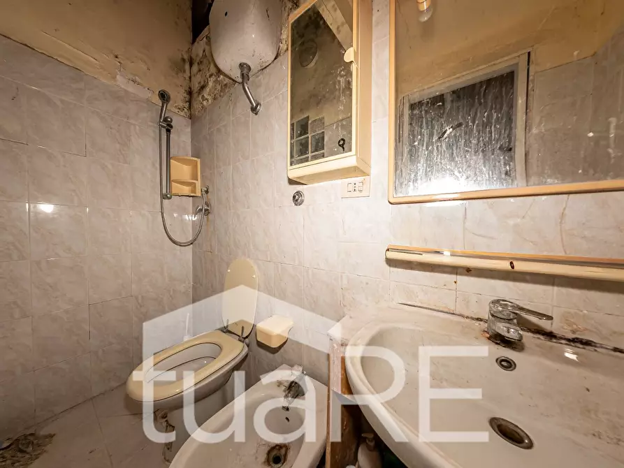 Immagine 11 di Negozio in vendita  in Via Degli Archinto a Roma