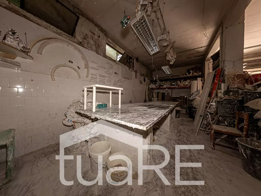 Immagine 14 di Negozio in vendita  in Via Degli Archinto a Roma