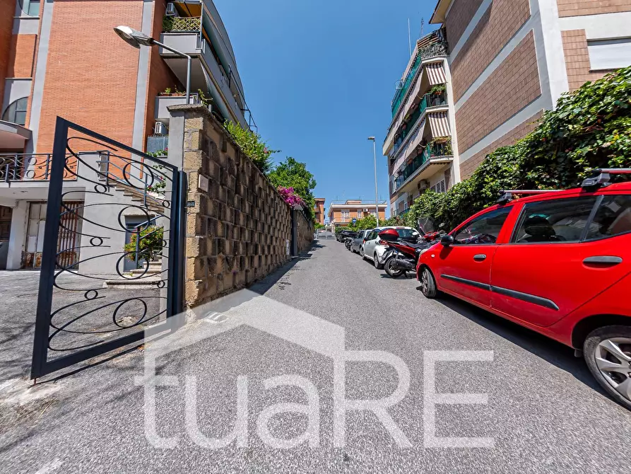 Immagine 17 di Negozio in vendita  in Via Degli Archinto a Roma