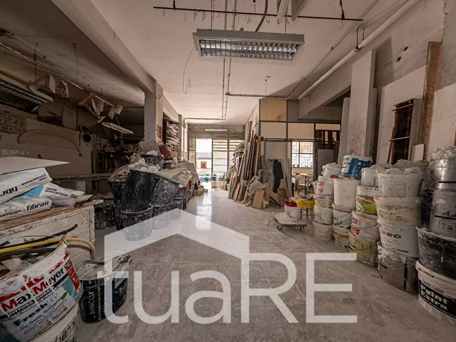 Immagine 18 di Negozio in vendita  in Via Degli Archinto a Roma