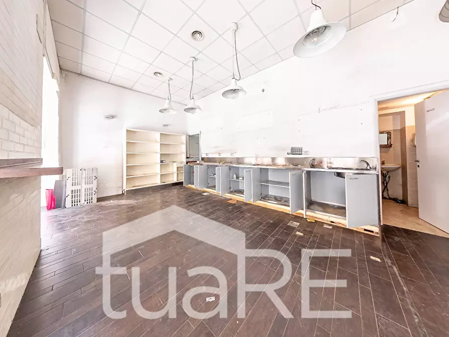 Immagine 7 di Negozio in vendita  in Via Simeto a Roma