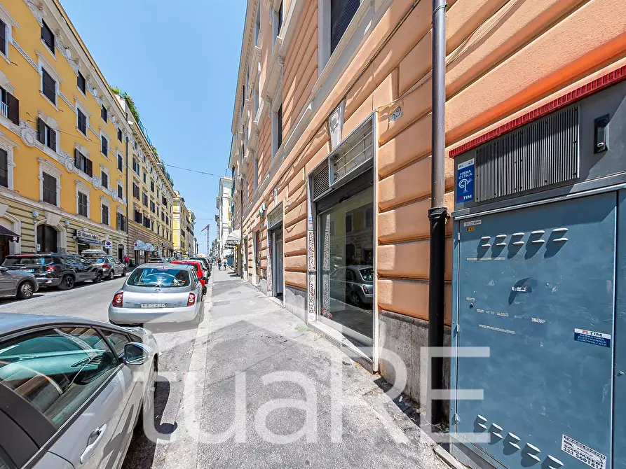 Immagine 8 di Negozio in vendita  in Via Simeto a Roma