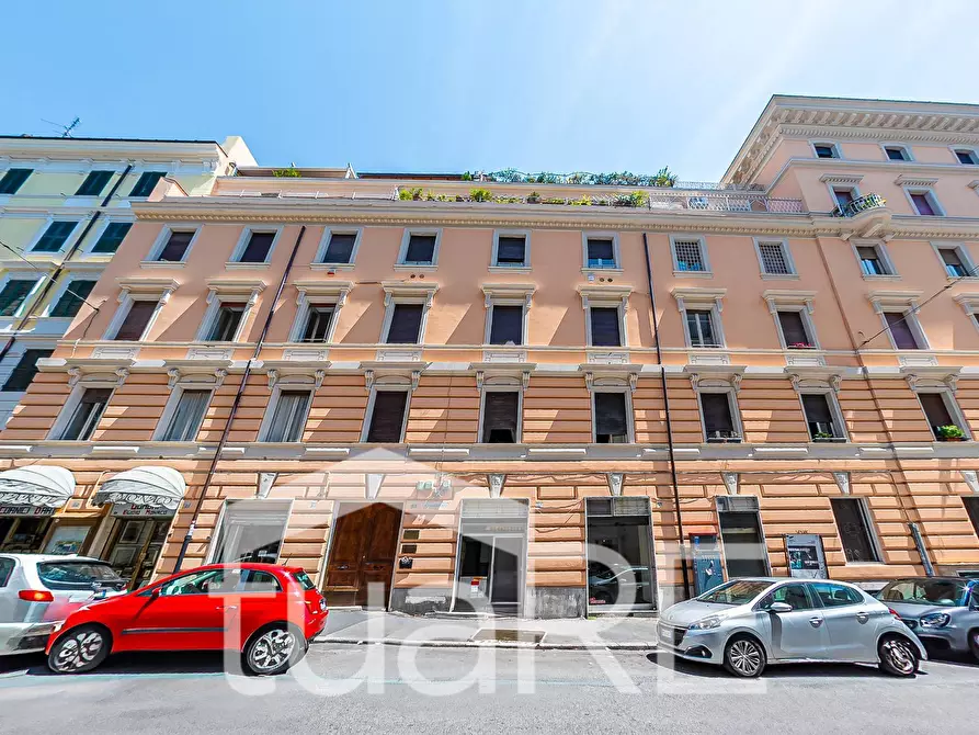 Immagine 12 di Negozio in vendita  in Via Simeto a Roma