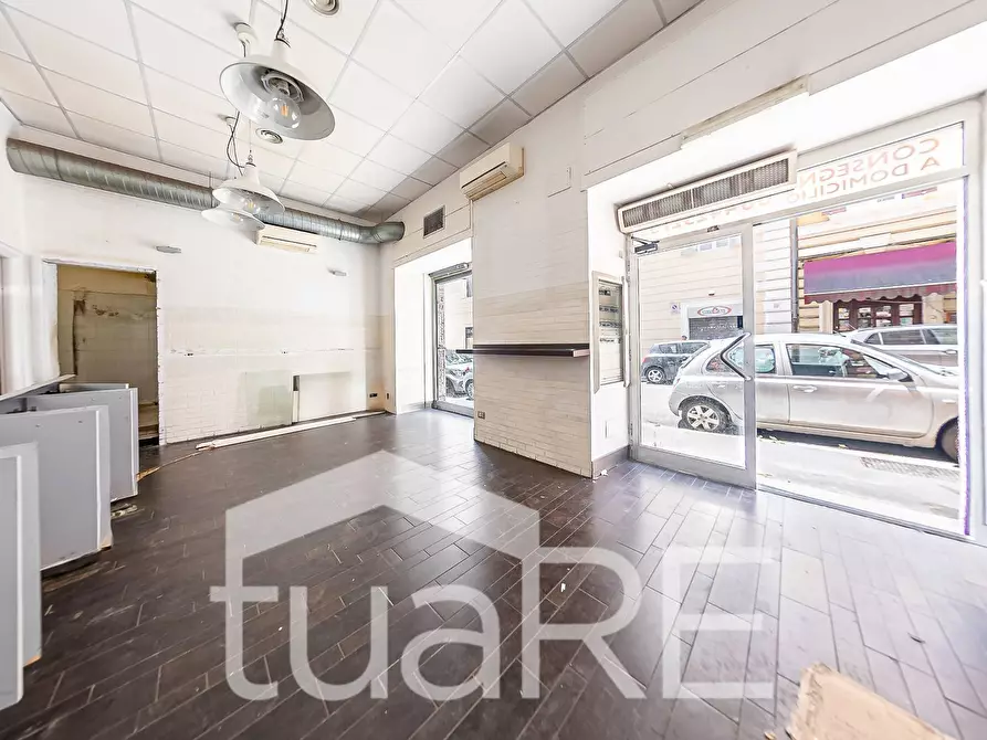 Immagine 13 di Negozio in vendita  in Via Simeto a Roma