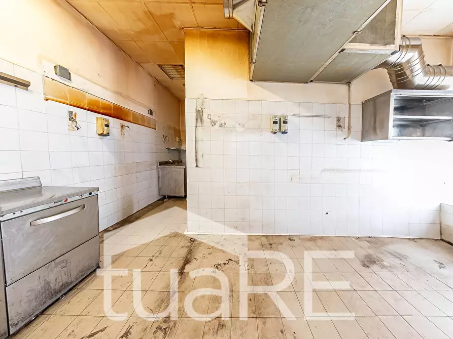 Immagine 16 di Negozio in vendita  in Via Simeto a Roma