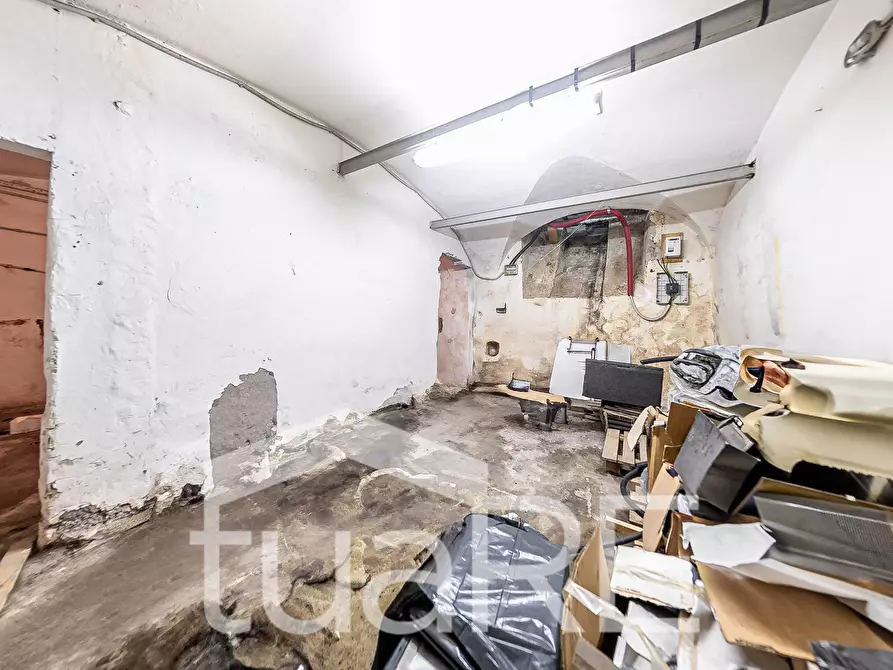 Immagine 19 di Negozio in vendita  in Via Simeto a Roma