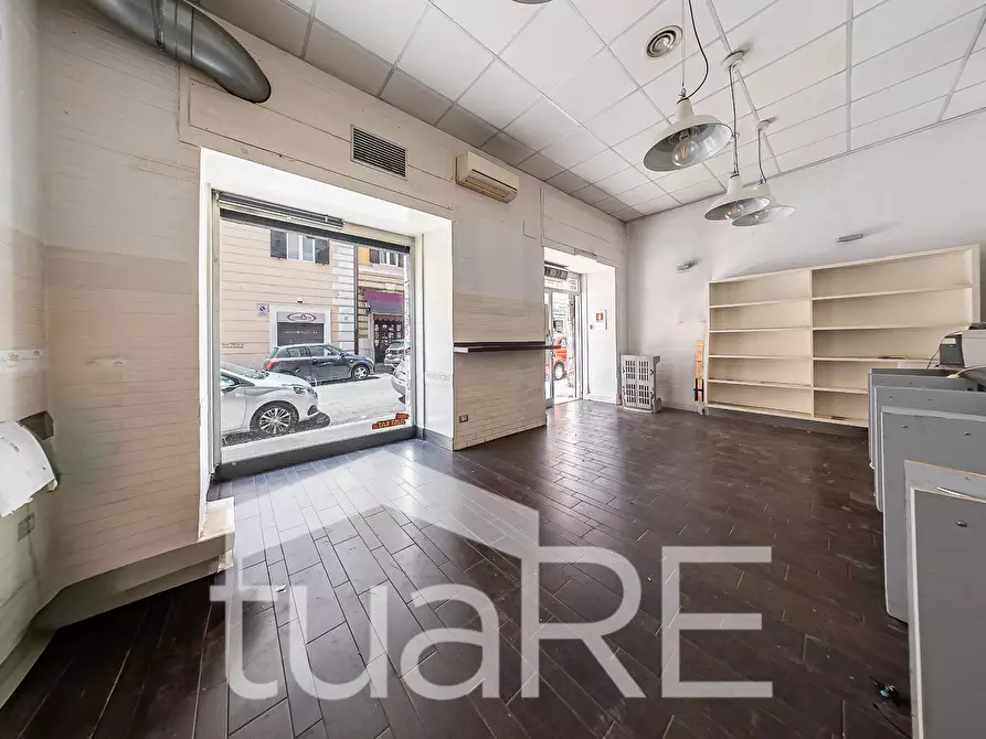 Immagine 21 di Negozio in vendita  in Via Simeto a Roma