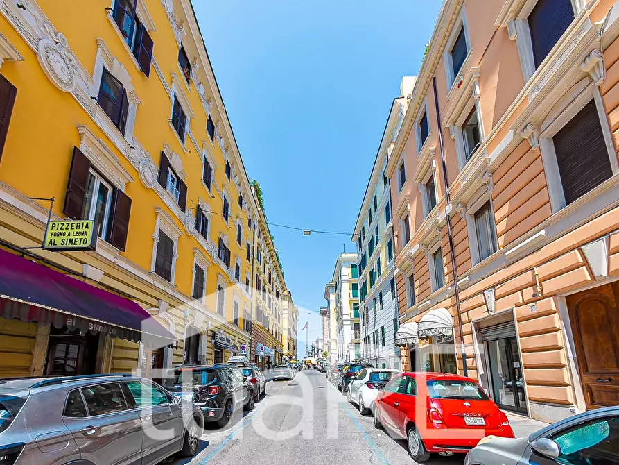 Immagine 23 di Negozio in vendita  in Via Simeto a Roma