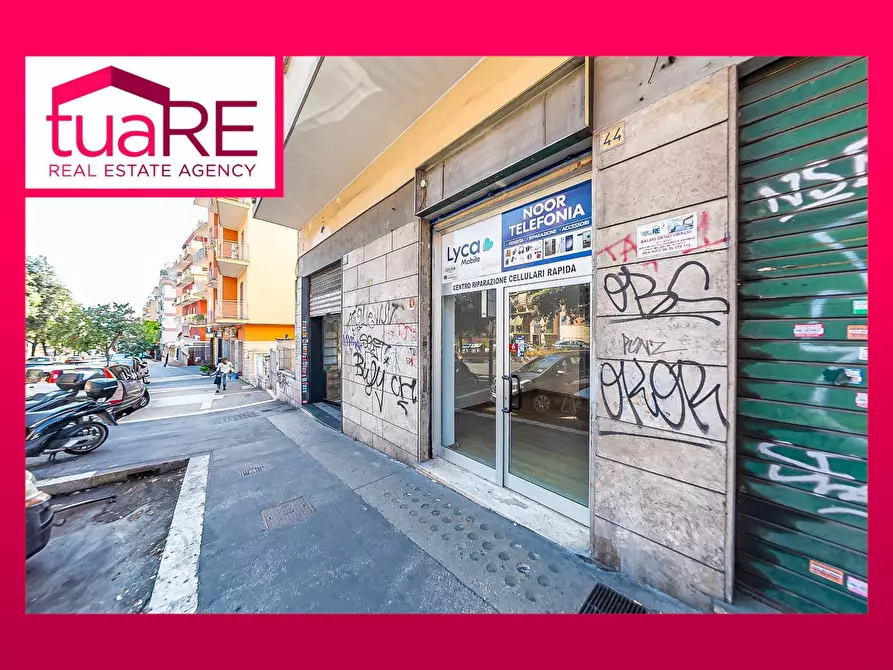 Immagine 1 di Negozio in vendita  in Via Baldo Degli Ubaldi a Roma