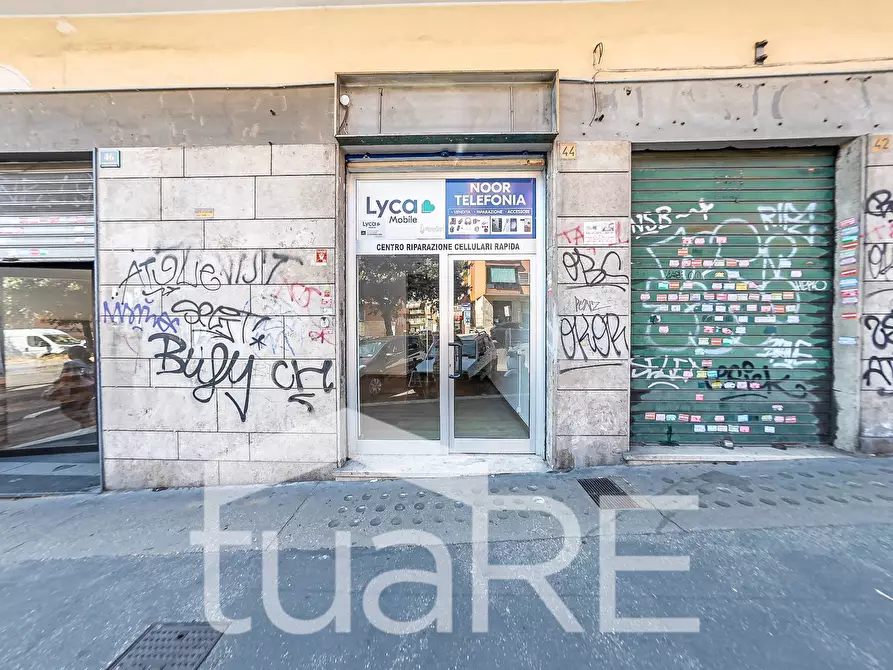 Immagine 5 di Negozio in vendita  in Via Baldo Degli Ubaldi a Roma
