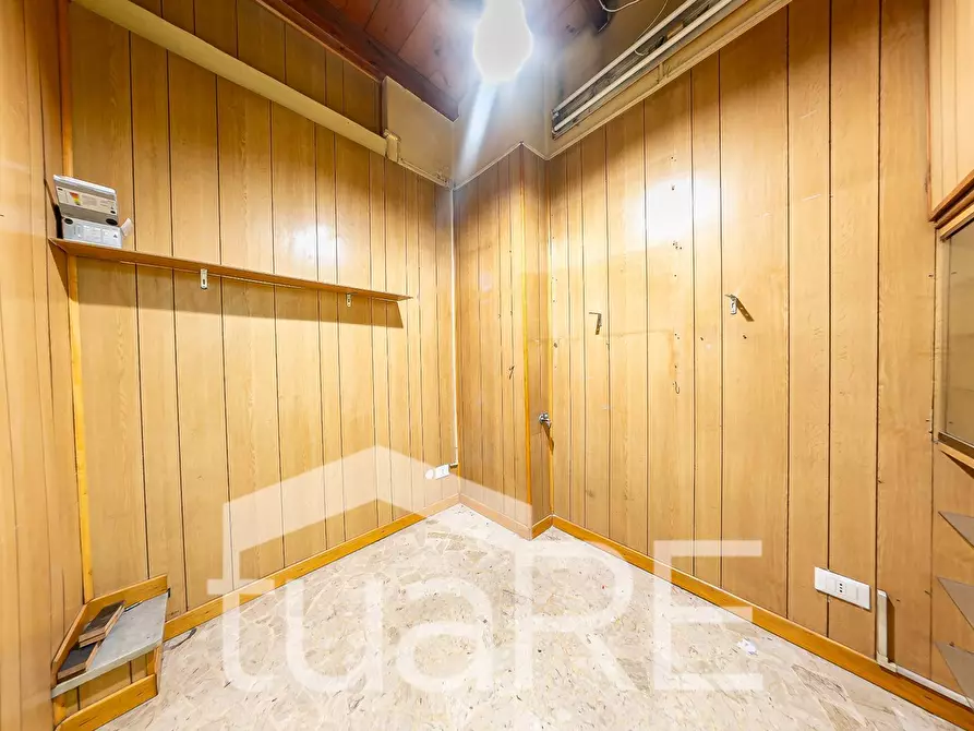 Immagine 7 di Negozio in vendita  in Via Baldo Degli Ubaldi a Roma