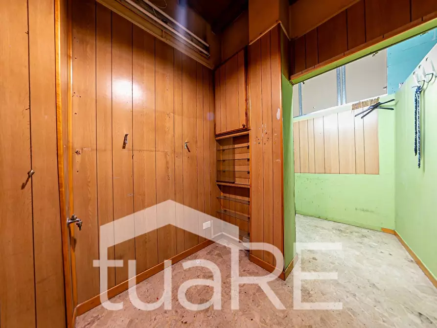 Immagine 9 di Negozio in vendita  in Via Baldo Degli Ubaldi a Roma