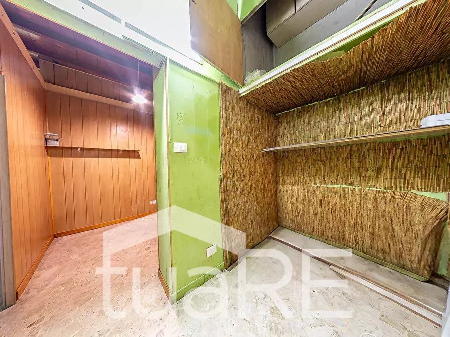 Immagine 11 di Negozio in vendita  in Via Baldo Degli Ubaldi a Roma