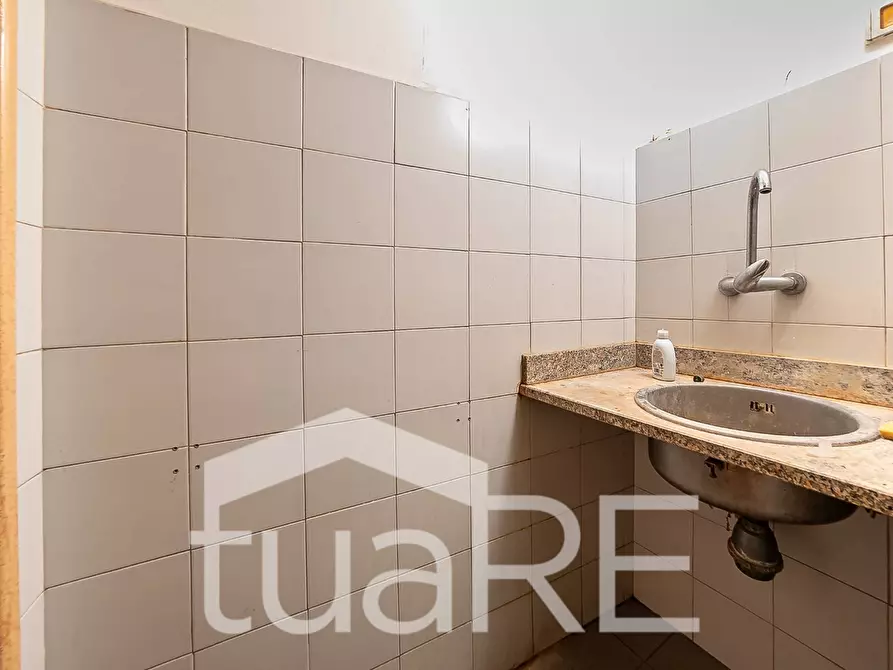 Immagine 14 di Negozio in vendita  in Via Baldo Degli Ubaldi a Roma