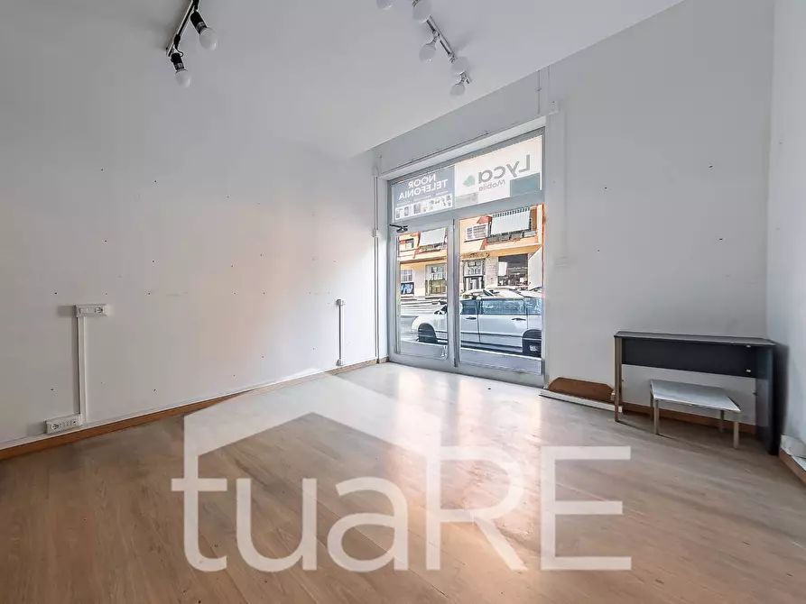 Immagine 15 di Negozio in vendita  in Via Baldo Degli Ubaldi a Roma