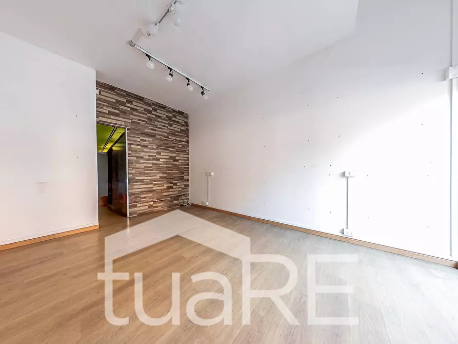 Immagine 16 di Negozio in vendita  in Via Baldo Degli Ubaldi a Roma