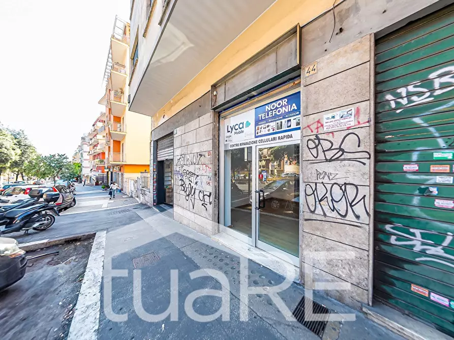 Immagine 17 di Negozio in vendita  in Via Baldo Degli Ubaldi a Roma