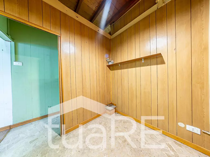 Immagine 20 di Negozio in vendita  in Via Baldo Degli Ubaldi a Roma