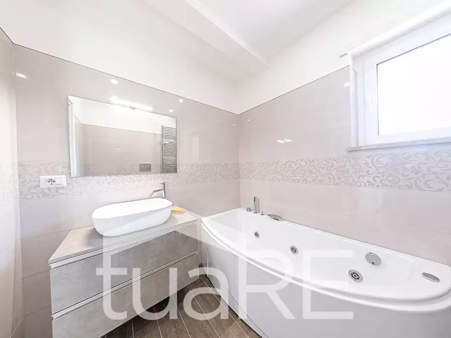 Immagine 8 di Appartamento in vendita  in Via Giovanni Devich a Roma