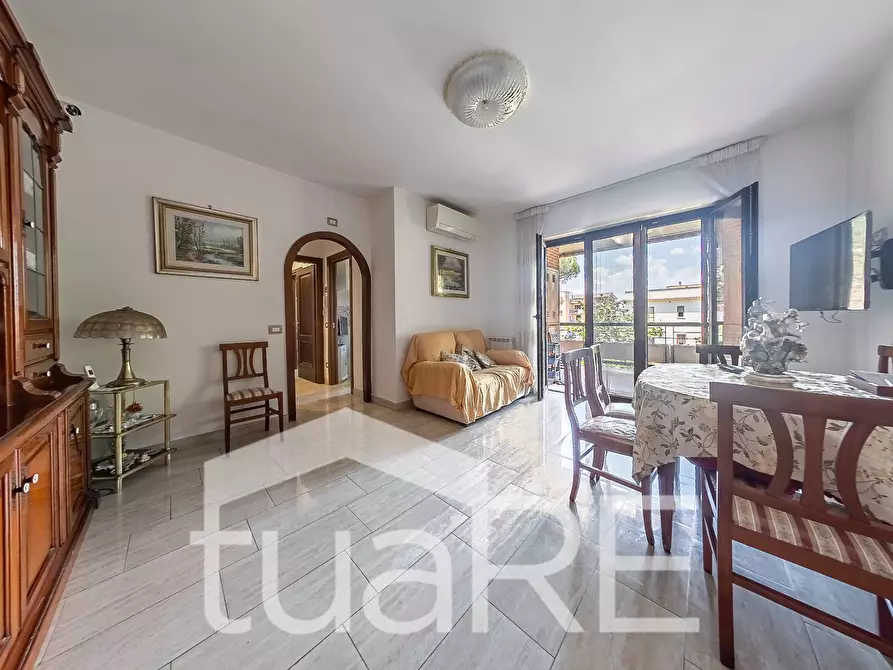 Immagine 3 di Appartamento in vendita  in Via Al Sesto Miglio a Roma